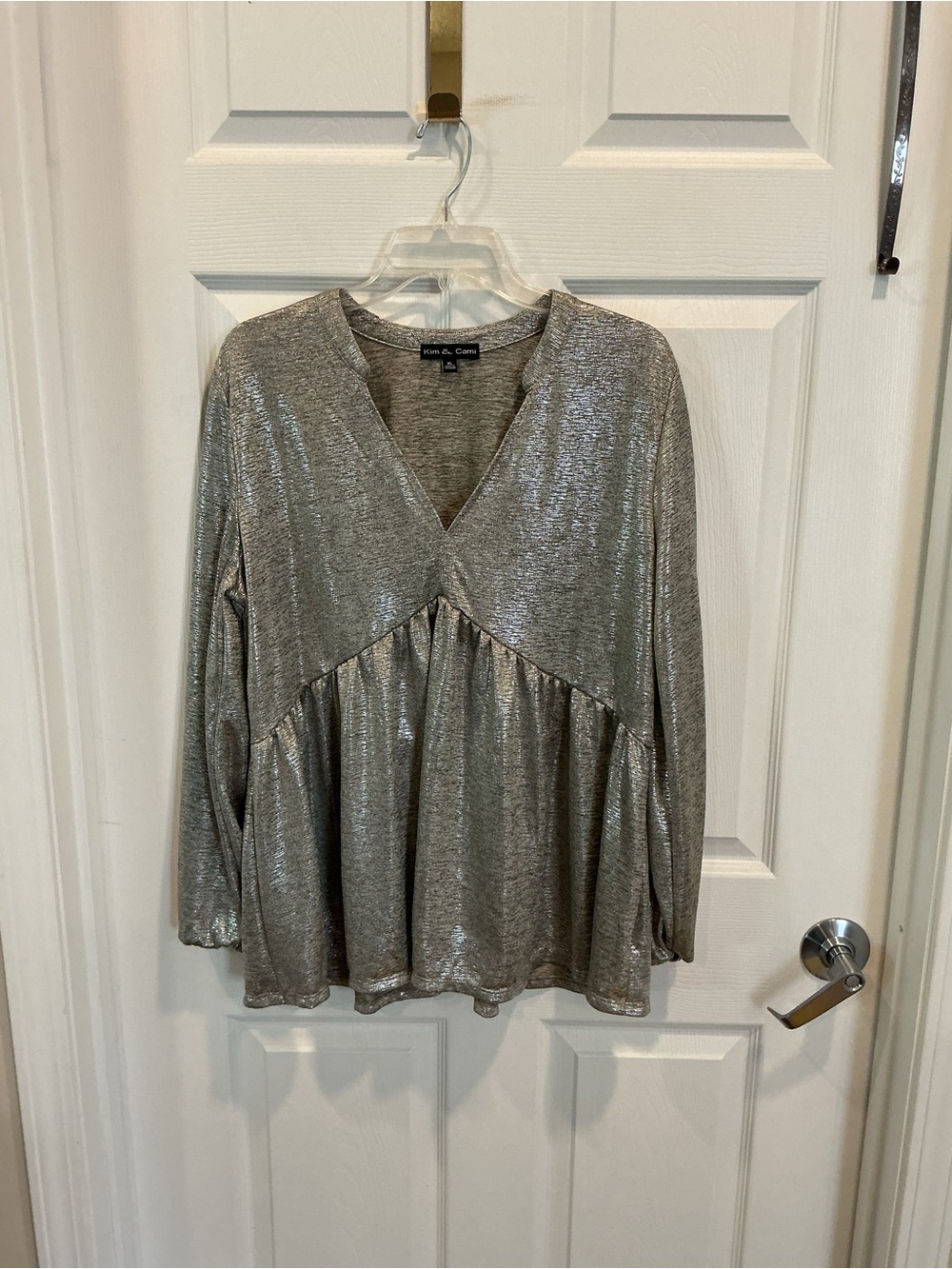 Kim & Cami Silver Metallic V-Neck Peplum Tunic